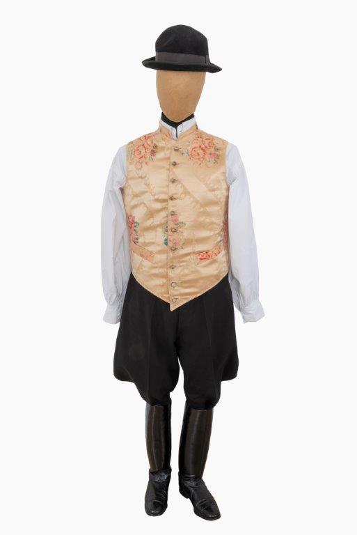 Mladi Bunjevac u svečanoj nošnji